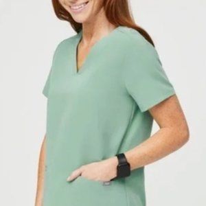 Jade Figs Casma Three-Pocket Scrub Top